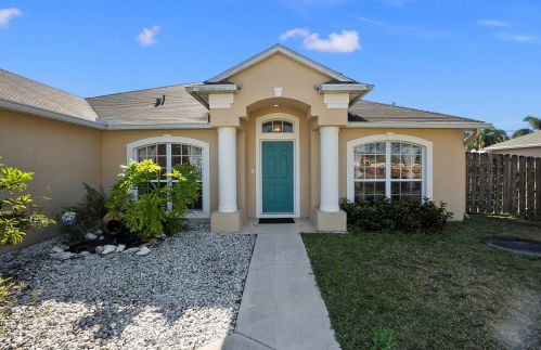 1534 Mullinax Ave, Fort Pierce, FL 34953-7057