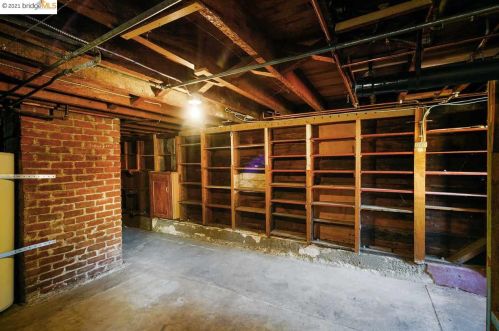 456 Cavour St, Oakland CA  94618-1077 exterior