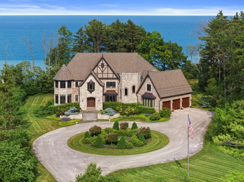 11506 Shorecliff Ln, Thiensville, WI 53092-3526
