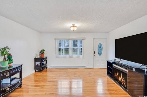 1246 Ferndale Blvd, Central Islip NY  11722-3942 exterior