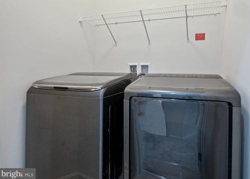 1708 Rockledge Ter, Woodbridge VA  22192-2508 exterior