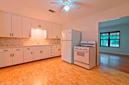 1253 Austin Ave, Georgetown TX  78626-6714 exterior