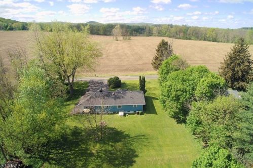 205 Sarepta Rd, Belvidere NJ  07823-2624 exterior