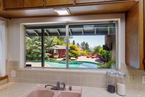 7190 Fircrest Ave, Sebastopol CA  95472-4430 exterior