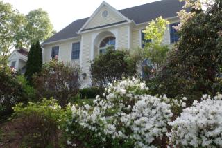 25 Kent Ln, Bridgeport, CT 06611-1012