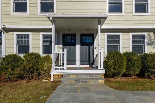 32 Oak Grove Pl, New Canaan CT  06840-6241 exterior