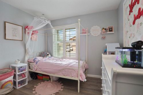 9020 Lismore Dr, Elk Grove CA  95624-2661 exterior