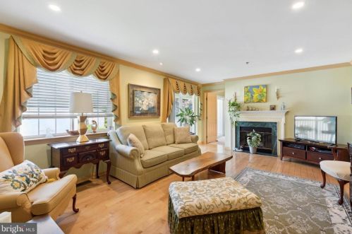 523 Paoli Pointe Dr, Paoli, PA 19301-1359