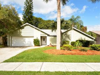 2925 Woodpine Cir, Sarasota, FL 34231-6325
