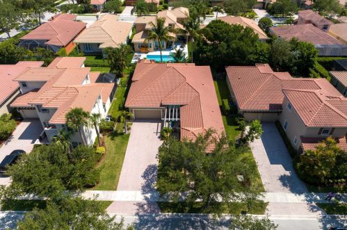 112 Via Santa Cruz, Jupiter FL  33458-6929 exterior