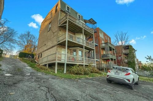 174 Montgomery St, Newburgh NY  12550-6809 exterior