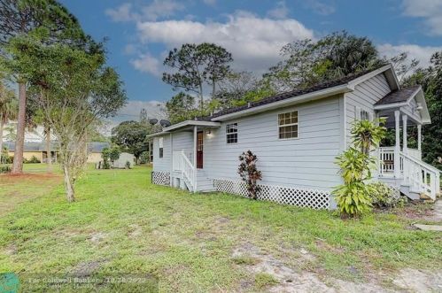 3905 Avenue, Fort Pierce, FL 34947-1830