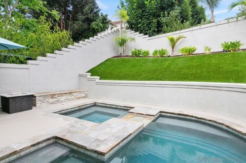 4780 Tarantella Ln, San Diego CA  92130-2466 exterior