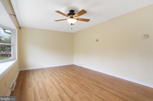 3033 Faith Ln, Red Lion, PA 17356-9213