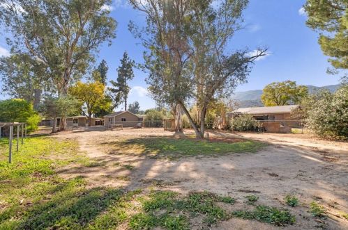 32861 Brechtel St, Lake Elsinore CA  92530-0420 exterior