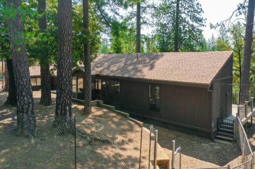 16463 Pine Knoll Rd, Grass Valley CA  95945-8433 exterior