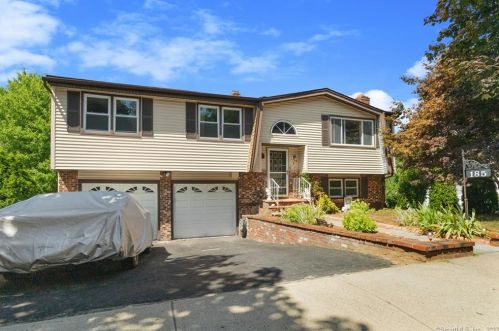 185 Village Ln, Bridgeport, CT 06606-1325