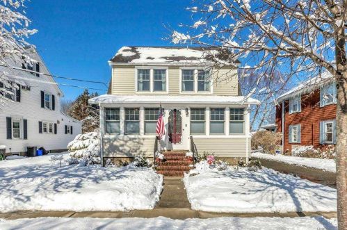 33 Ketewamoke Ave, Babylon, NY 11702-1905
