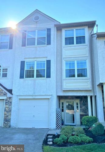 2 Plum Ct, Miquon, PA 19444-2503