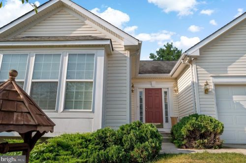 69 Brandenburg Dr, Falling Waters, WV 25419-4975