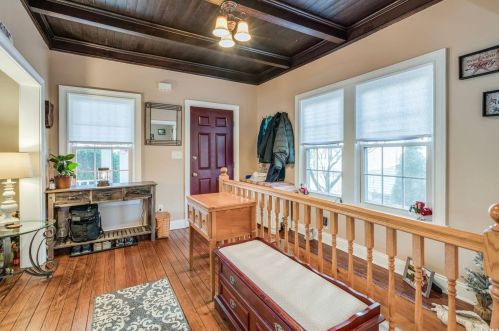 10 Willetts Pl, Huntington Station, NY 11746-2978