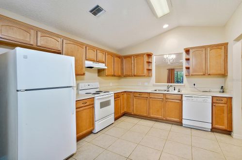 1103 Juniper Ct, Tavares FL  32778-4987 exterior