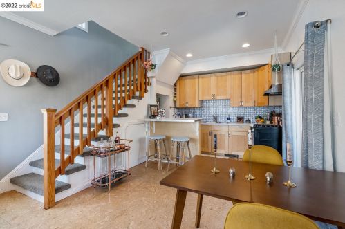 5937 Fremont St, Oakland CA 94608-2217 exterior