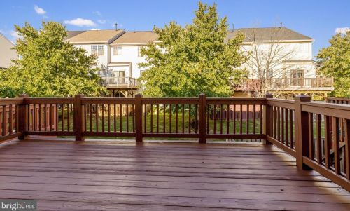 2485 Wheat Meadow Cir, Herndon VA  20171-3055 exterior