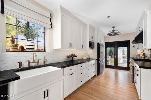 2050 11th Ave, Phoenix AZ  85007-1509 exterior