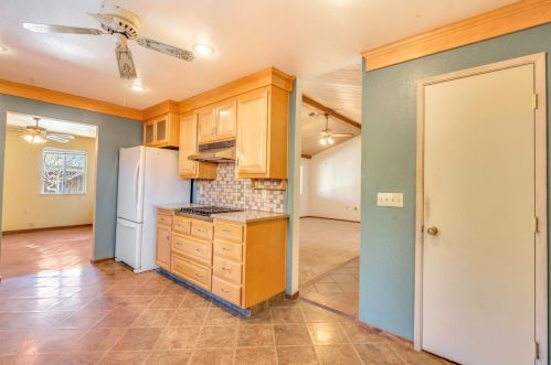 754 Meadowlark Ave, Los Banos CA  93635-3020 exterior