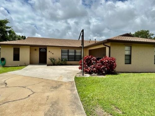 814 Carnival Ave, Fort Pierce, FL 34983-2710