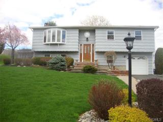 12 Southpark Dr, Garnerville, NY 10923-1128