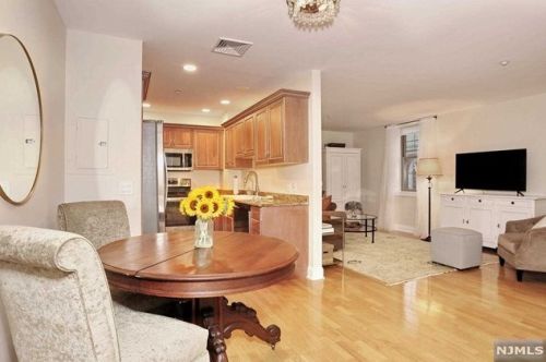 3402 Rio Vista Dr, Mahwah NJ  07430-4005 exterior