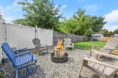 8 Heath Rd, Fishkill NY 12524-2024 exterior