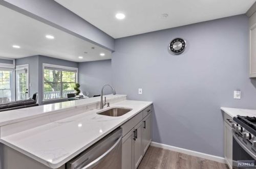 14 Cliff Dr, Englewood NJ  07631-5058 exterior