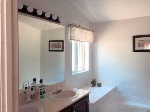 2885 Chollas Rd, San Diego CA 92105-4817 exterior