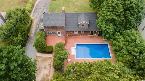 119 Lewis Rd, East Quogue, NY 11942-4119