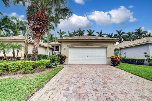 9767 Crescent View Dr, Boynton Beach, FL 33437-5922