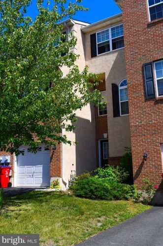 102 Stone Hill Dr, Pottstown, PA 19464-5299