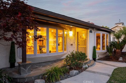 1025 12th St, Huntington Beach, CA 92648-3414