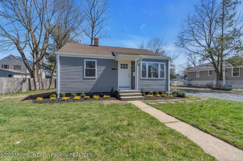 115 Springdale Ave, Tinton Falls NJ  07724-2628 exterior