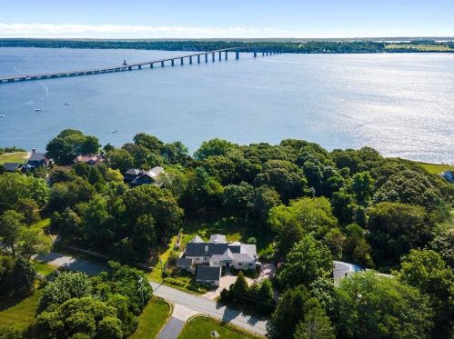 60 Wilbur Hazard Rd, South Kingstown, RI 02874-3210