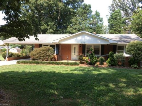 706 Inland Dr, Kernersville NC  27284-8897 exterior