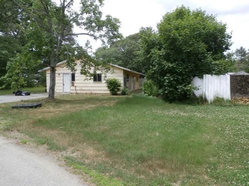 30 Paige Dr, Coventry RI 02816-8931 exterior