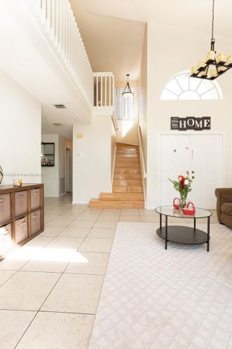 3136 176 Ter, Hollywood FL 33029-5556 exterior