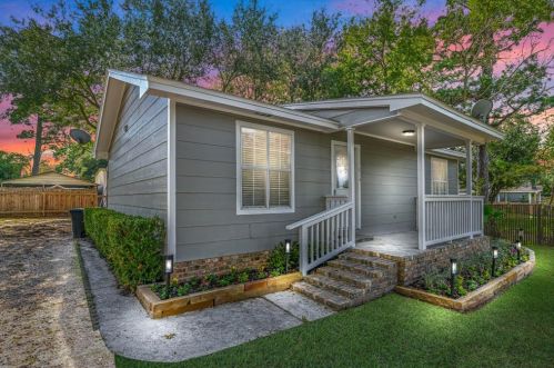 715 Houston St, Highlands, TX 77562-2543