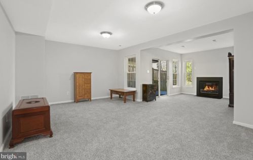 8806 Howland Pl, Bristow VA  20136-5708 exterior