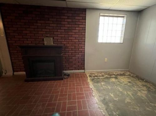 412 Clifton Ave, Glenshaw PA  15116-2402 exterior