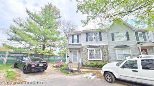 537 Davids Ct, Lakewood, NJ 08701-5883