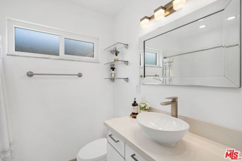 4841 Tyrone Ave, Van Nuys CA 91401-5126 exterior